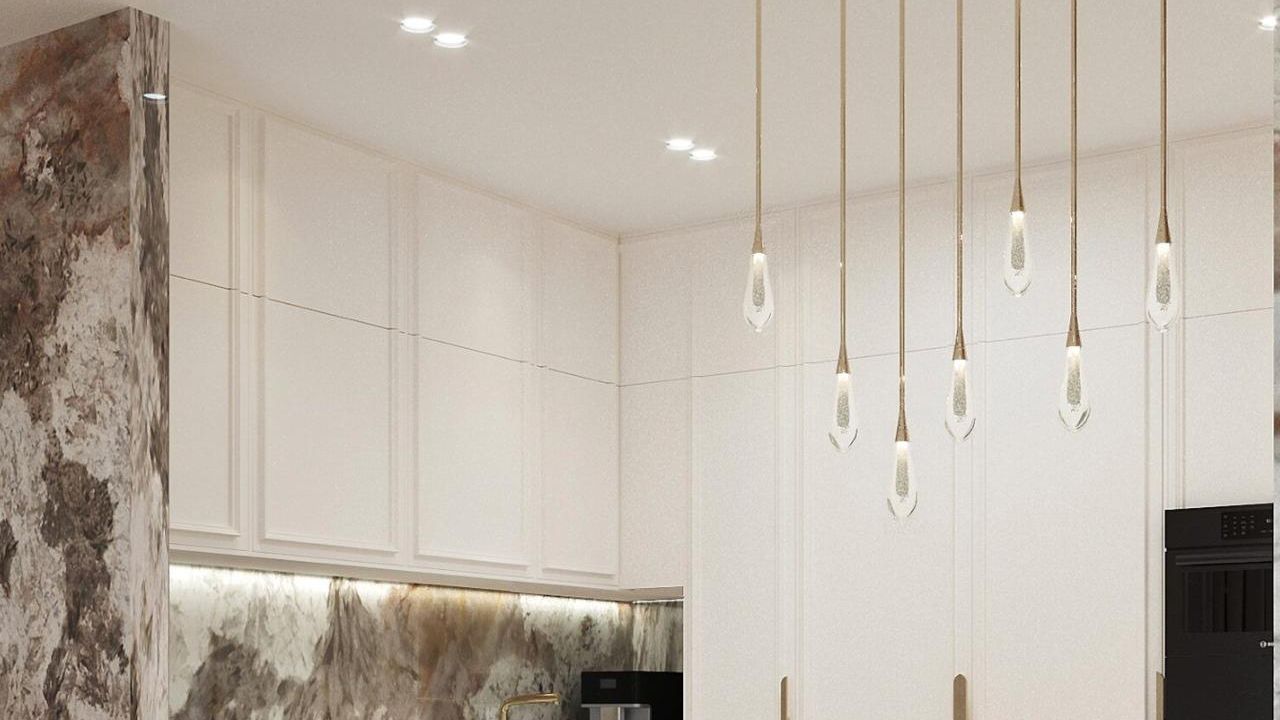 Фото Элегантная функциональность: безупречный матовый потолок на светлой кухне с элементами камня - 1