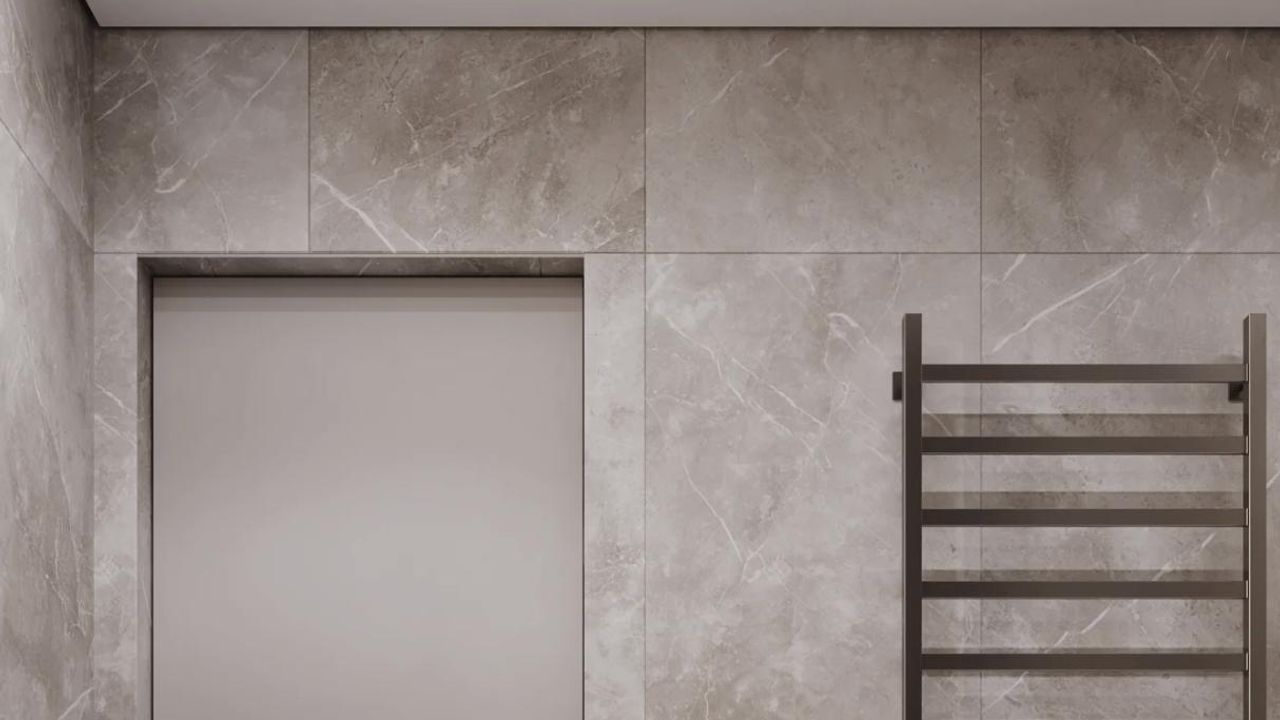 Фото Световая гладь: влагостойкий парящий потолок в санузле премиум-класса - 3